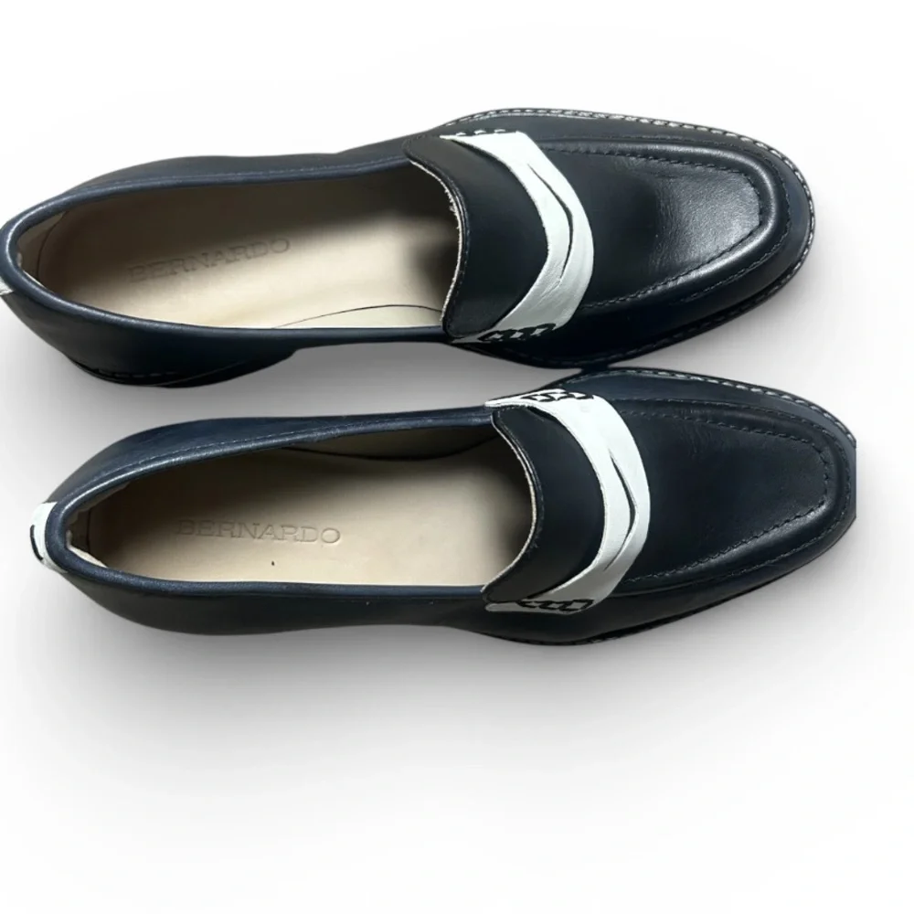 Bernardo Selma Leather Lug sole  Loafers Navy/White Size 9M
